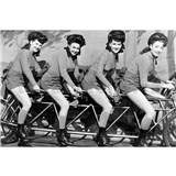 Vliesové fototapety ženy na bicykly rozmer 375 cm x 250 cm